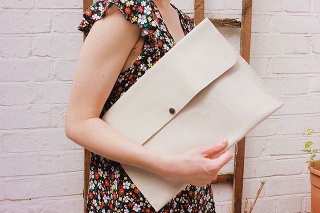 Take your laptop on the go with our reclaimed leather laptop sleeves. Pick your colour and your size and we'll handmake to order 👌
⠀⠀⠀⠀⠀⠀⠀⠀⠀
Photo by @kanahaya_alam